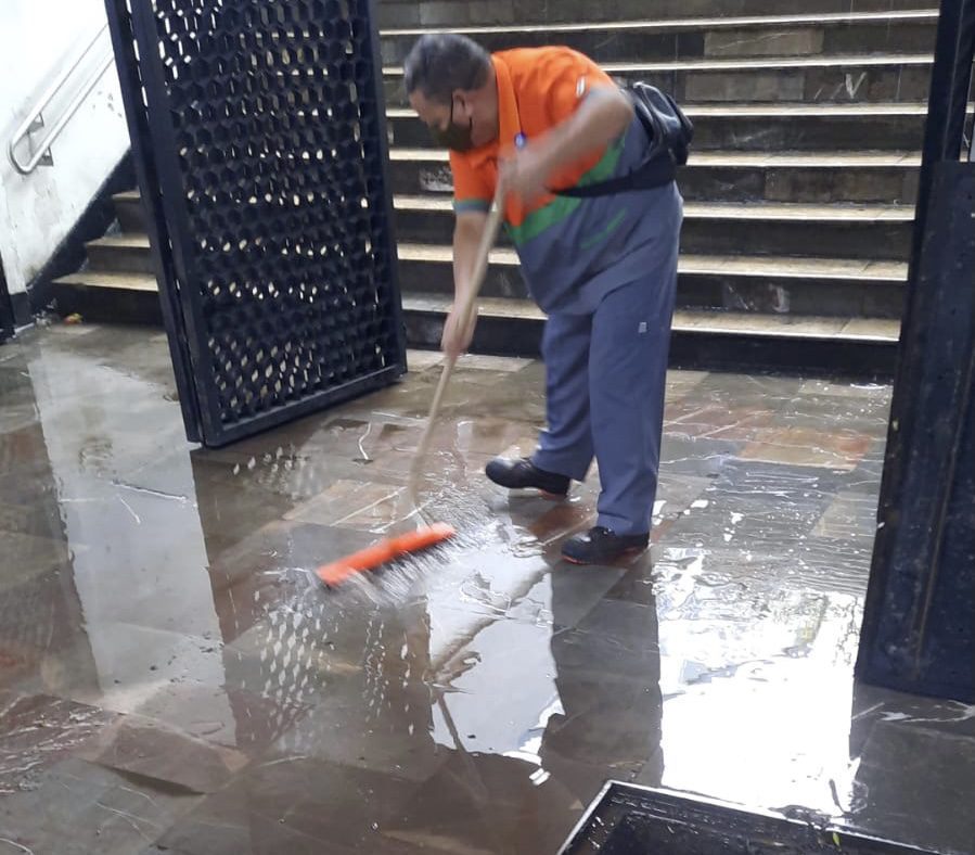 El Metro se inunda por lluvias #VIDEO