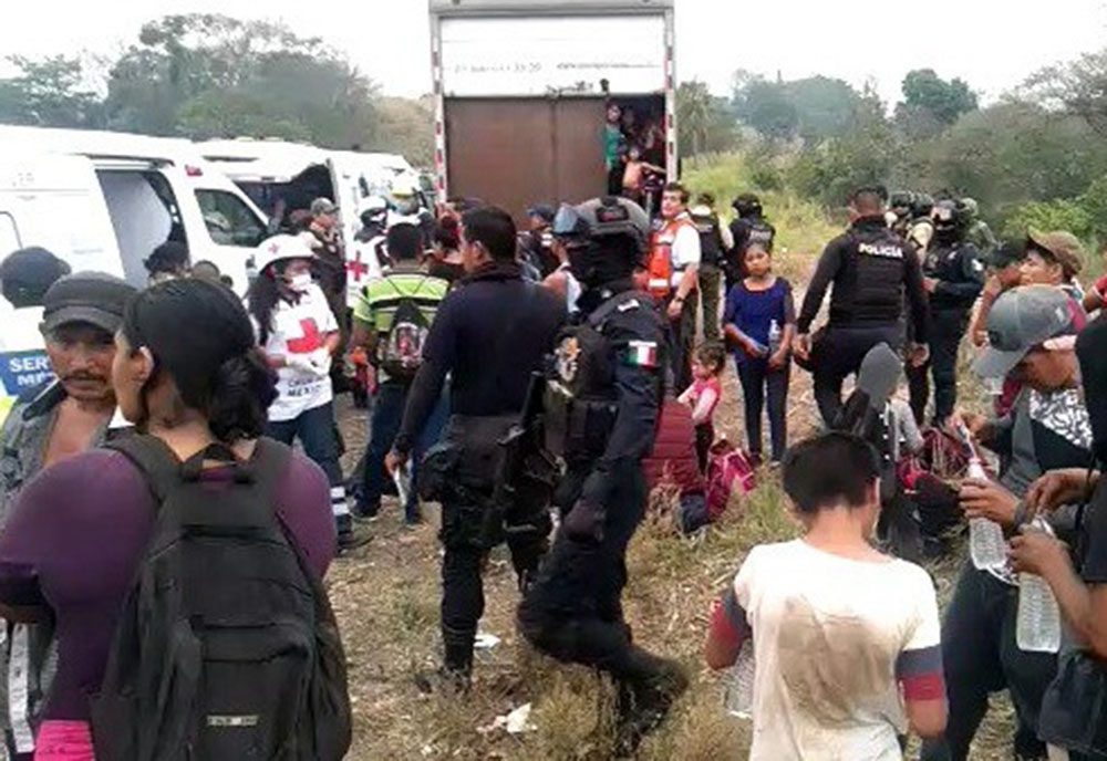 Rescatan a 48 migrantes en Veracruz y detienen a cinco tratantes de personas