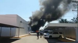 Incendio consume bodega de FGR en Culiacán