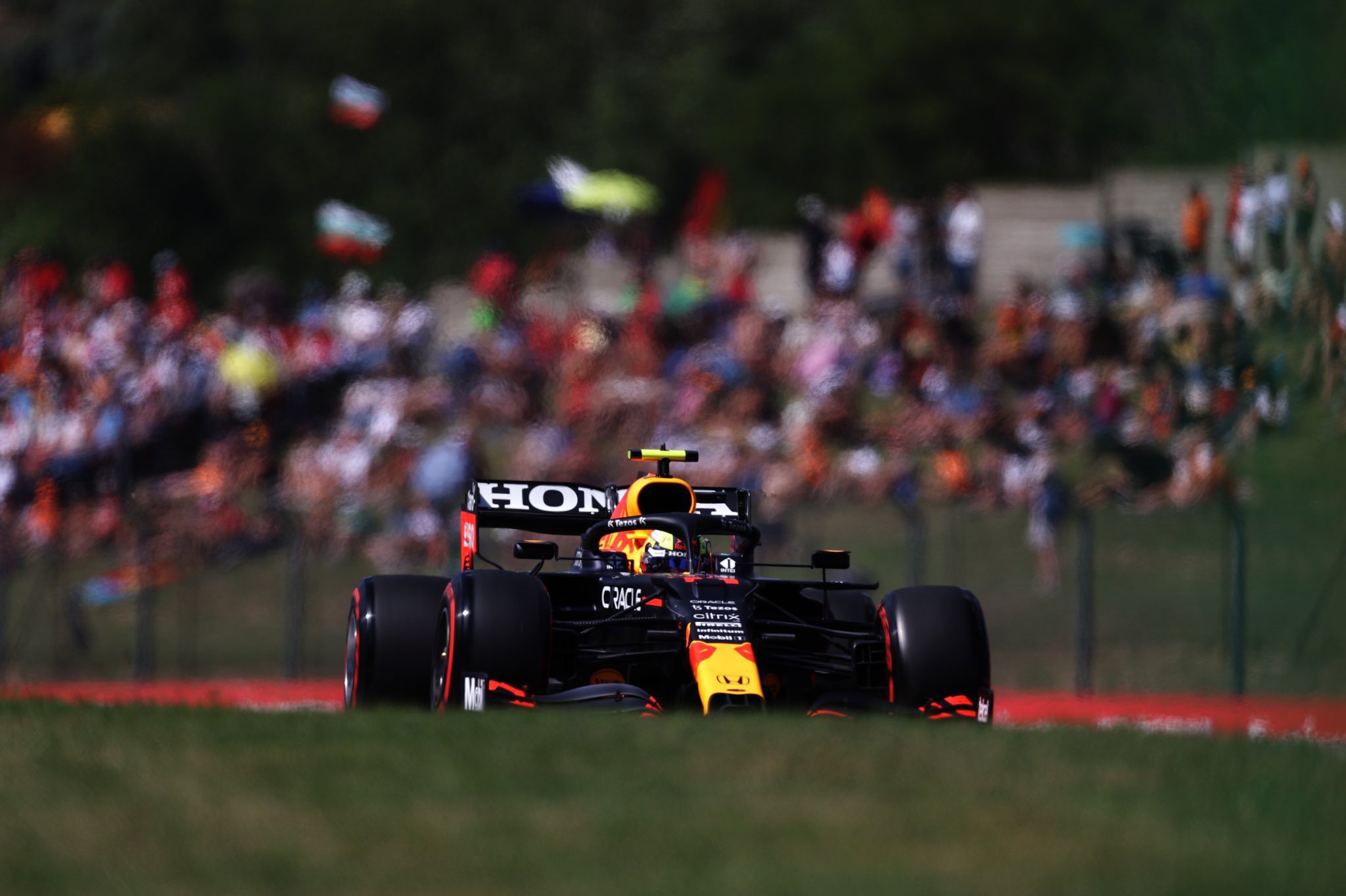 Checo Pérez pierde en última vuelta “es una pena, tenía  potencial” menciona