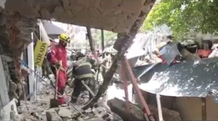 Mujer sufre lesiones por derrumbe de marquesina en Centro Tapatío #VIDEO