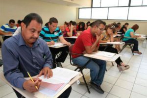 SEP cancela exámenes a 5 mil docentes por copiarse