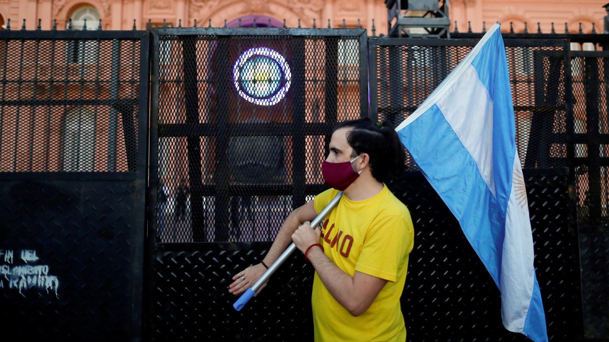 Argentina cada vez más cerca de las 100 mil muertes por covid-19