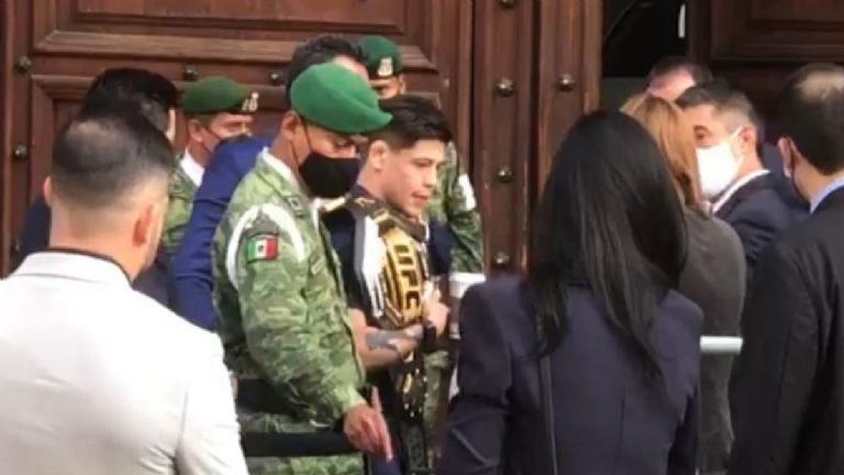 Se reúne Brandon Moreno con AMLO