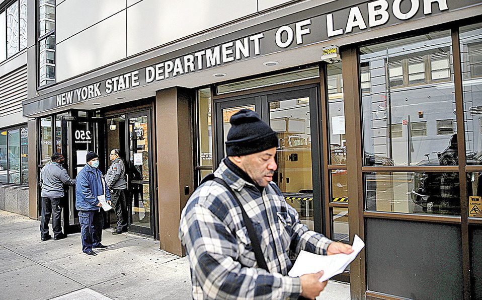 Caen a nivel más bajo solicitudes de apoyo por desempleo en Estados Unidos