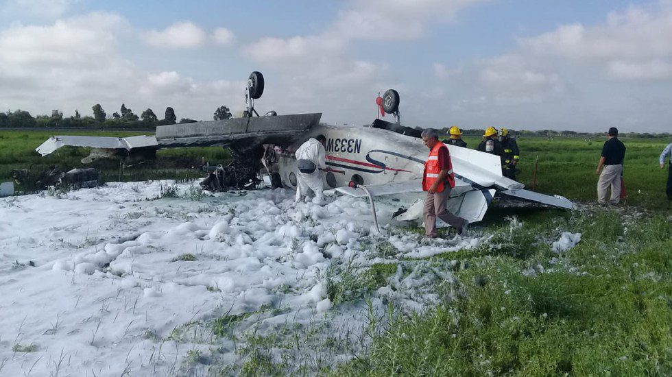 Avioneta se desploma en Aeropuerto Internacional de Durango; hay un muerto
