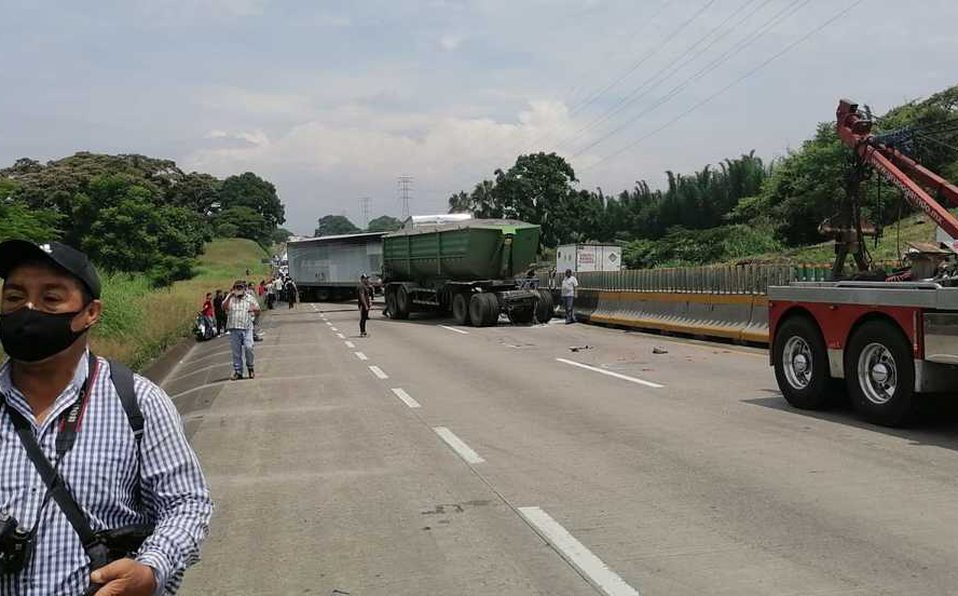 Carambola en la autopista Veracruz- Córdoba deja cinco lesionados