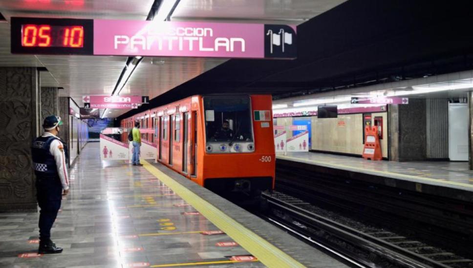 Corto circuito en vías de Línea 1 del Metro fue originado por un paraguas, hay retrasos