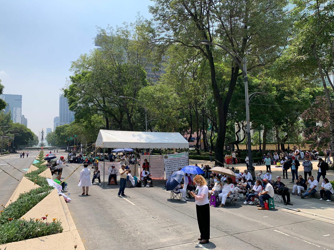 Peticiones de jubilados del IMSS salen del marco legal: AMLO