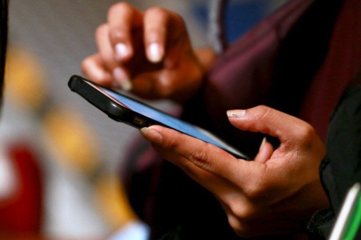 Investiga IFT posibles prácticas monopólicas en mercado de telefonía móvil