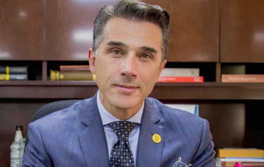 Sergio Mayer es demandado por tráfico de influencias