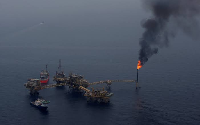 Explosión en plataforma de PEMEX deja 5 heridos