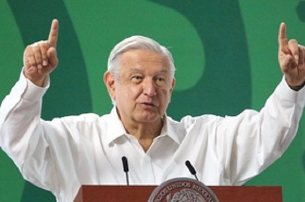 AMLO felicita a pesista Aremi Fuentes tras ganar presea de bronce