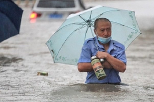 Cifra de muertes por inundaciones en China asciende a más de 300