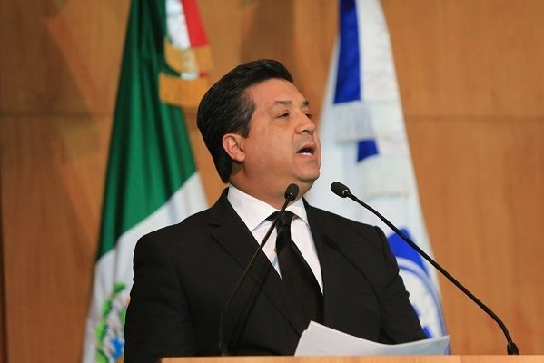 García Cabeza de Vaca presenta controversia contra orden de aprehensión