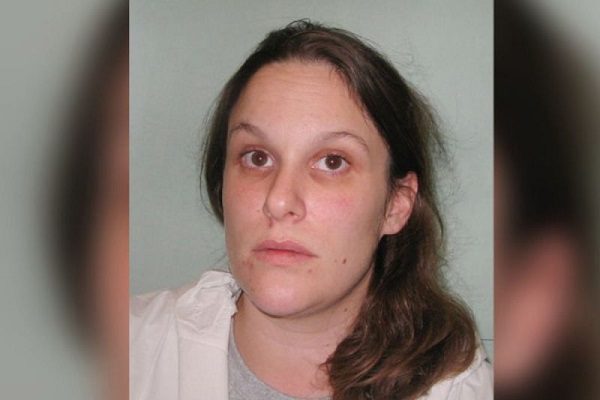 Madre mató a vecino por abusar sexualmente de su hijo, en Inglaterra