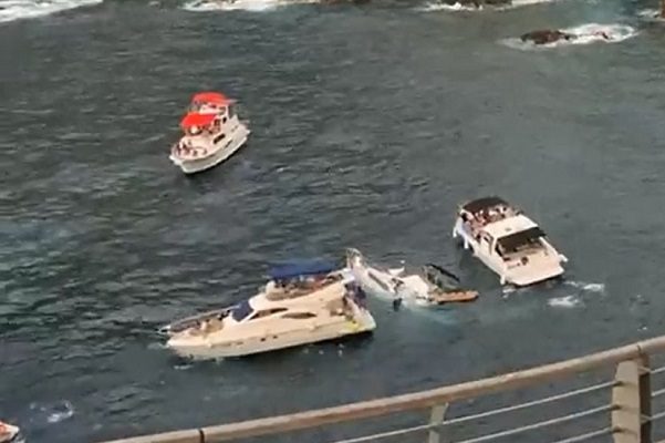 Yate turístico se hunde en La Quebrada de Acapulco #VIDEO