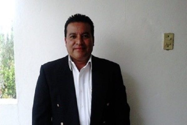 Muere por COVID-19 el alcalde que autorizó baile que dejó brote de 400 contagios