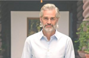 Tras presunta trombosis, reportan “en recuperación” al actor Juan Pablo Medina