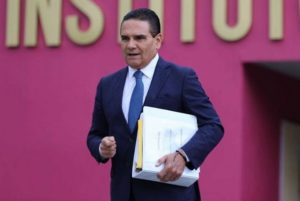 Legisladores de Morena denuncian ante FGR a Silvano Aureoles por “traición a la Patria”