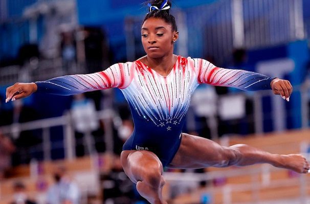 Simone Biles gana bronce tras regresar a competir en Tokio 2020