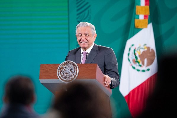AMLO no descarta vacunación para menores de edad con problemas de salud