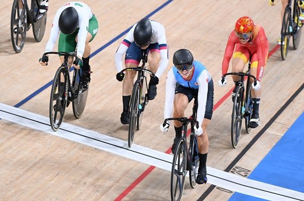 La mexicana Daniela Gaxiola avanza a cuartos de final en keirin