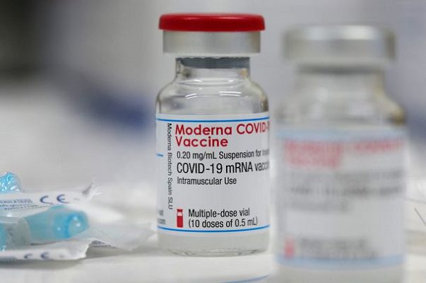 Moderna sugiere tercera dosis por la variante Delta