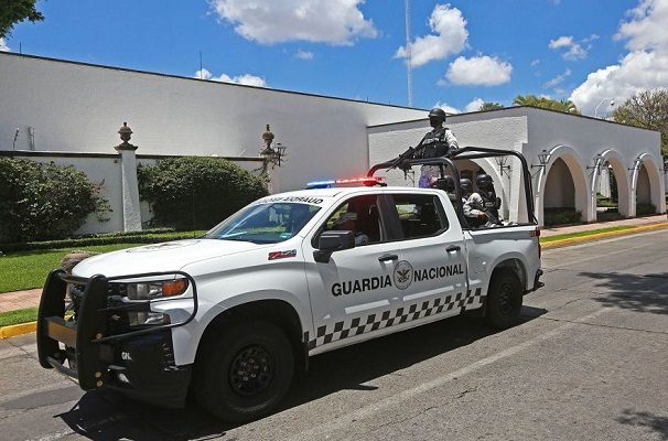 Policía se suicida en Casa Jalisco, donde vive Enrique Alfaro