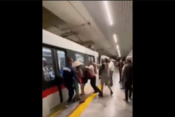 “La ignorancia es muy grande”, increpan a hombre por no usar cubrebocas #VIDEO