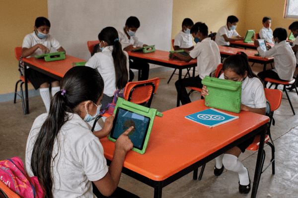 Clases presenciales serán actividad esencial para permitirlas en semáforo rojo