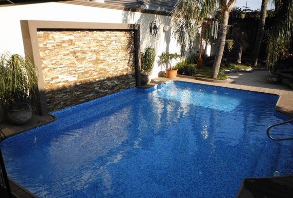 Se electrocutan siete menores, tres adultos y un bebé en una alberca, en Sonora