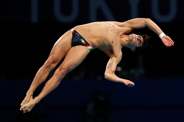 Andrés Villarreal avanza a semifinales de de plataforma en clavados