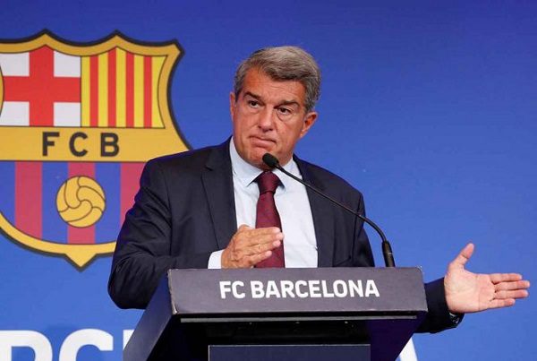 Laporta revela que renovar a Messi implicaba hipotecar al Barcelona