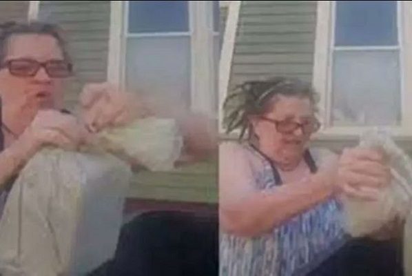 "Por todas las veces que me pateó", dice mujer al tirar cenizas de su esposo