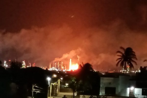 Se registró fuerte incendio en refinería a en Salina Cruz #VIDEOS