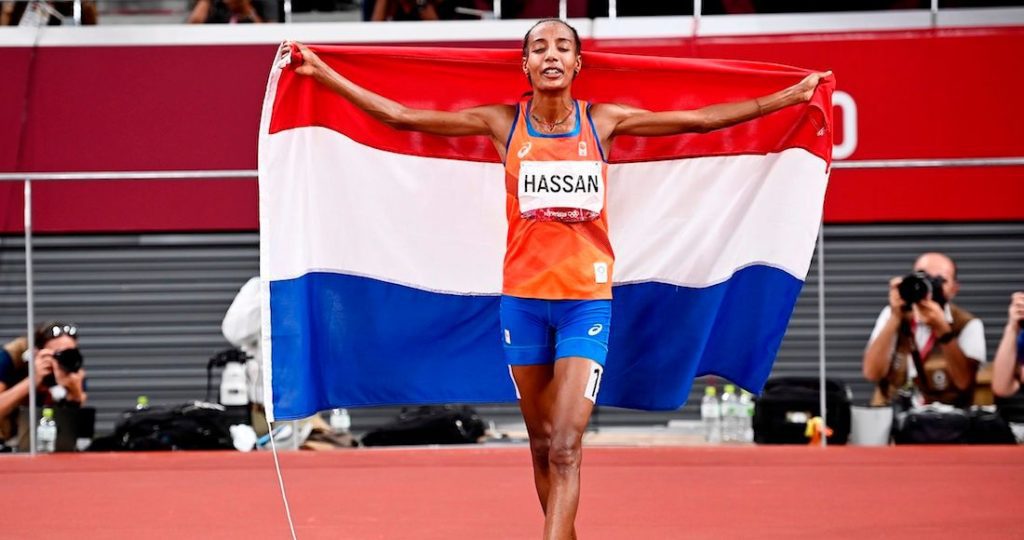 Sifan Hassan, la holandesa que ganó tras una caída, obtiene tercera medalla en Tokio