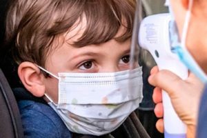 EE.UU. registra su mayor récord de niños hospitalizados por COVID-19