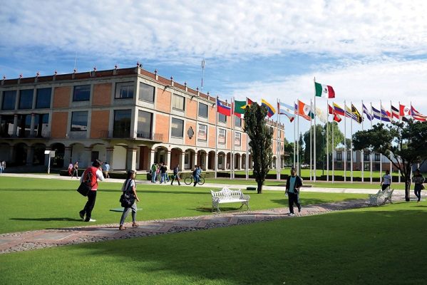 Juez ordena devolver la UDLAP a la Fundación Mary Street Jenkins