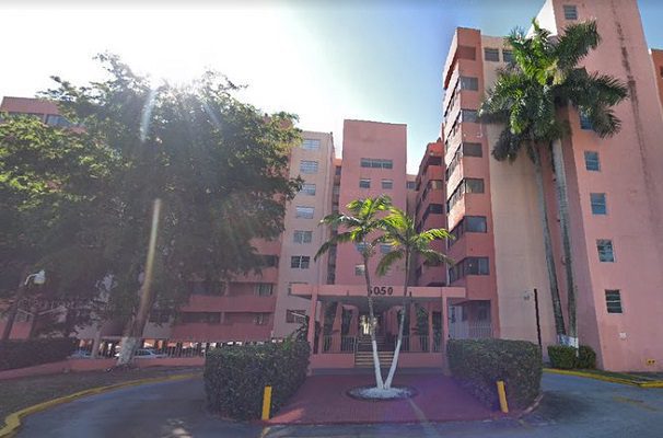 Desalojan edificio en Miami por considerado daños estructurales