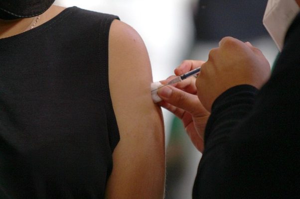 España autoriza primer ensayo clínico de vacuna antiCovid desarrollada en el país