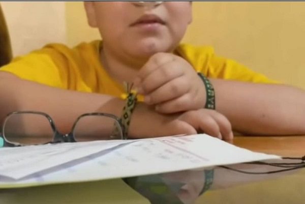 “Tengo miedo de que empeore”, dice niño tras enfermar de COVID-19 #VIDEO