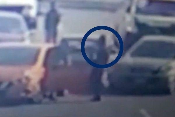 "Justiciero" arrolla a hombre que trató de asaltar a otro, en Ecatepec #VIDEO