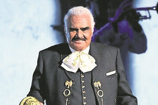 Médicos reportan que funciones cerebrales de Vicente Fernández están íntegras