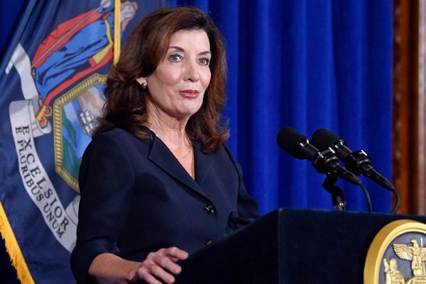 Kathy Hochul, nueva gobernadora de NY, anuncia que buscará la reelección