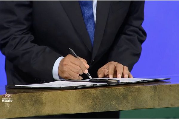 Gobierno de México firma convenio para atender a 20 mil niños con discapacidad