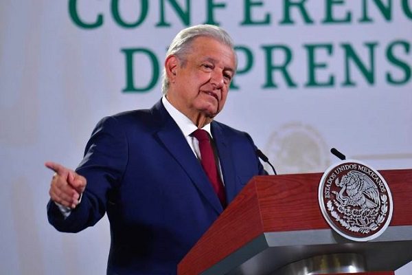AMLO agradece a SNTE respaldo en regreso a clases presenciales