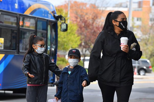 440 estudiantes de Florida fueron puestos en cuarentena por brote de Covid-19