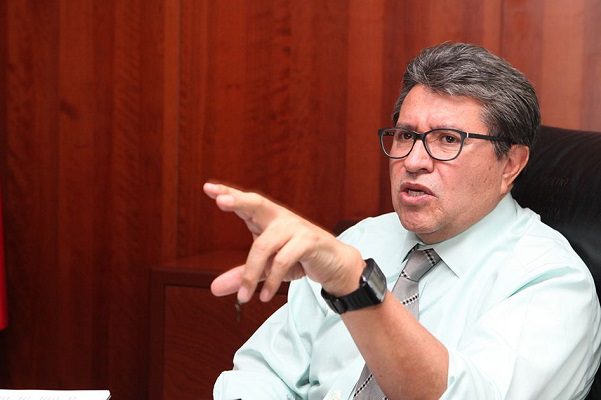 Monreal presenta propuesta de pregunta para revocación de mandato