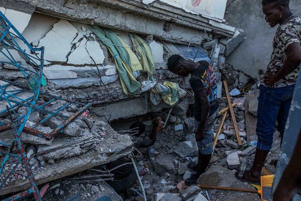 Asciende a 1.297 el número de muertos por el terremoto de Haití